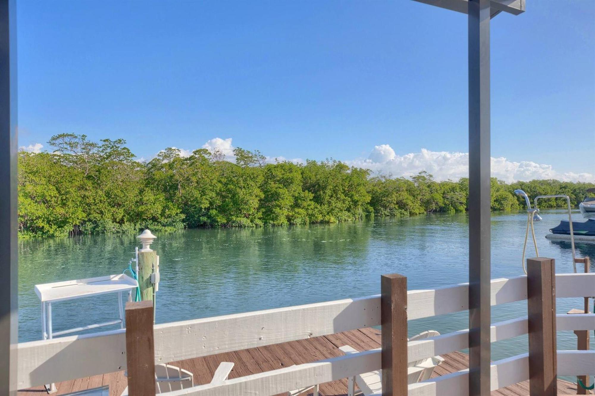 Tiny Home On Waterfront, Bay Views, Deck, Pool Jewfish Chambre photo